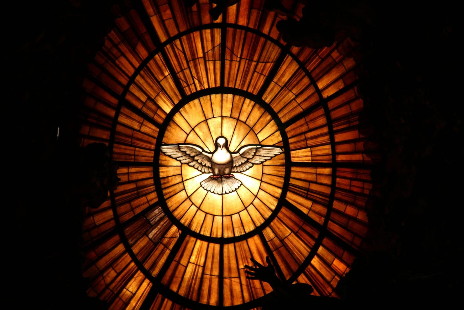 Heilig-Geist-Fenster im Petersdom